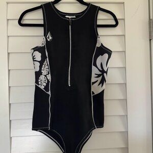 Womens Modulator 1mm Front Zip Short John Wetsuit - Black/White Hibiscus